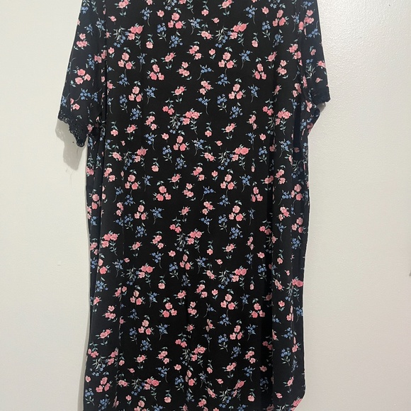 flora Dark Black with floral print flowy short sleeve dress size XL - Picture 3 of 5